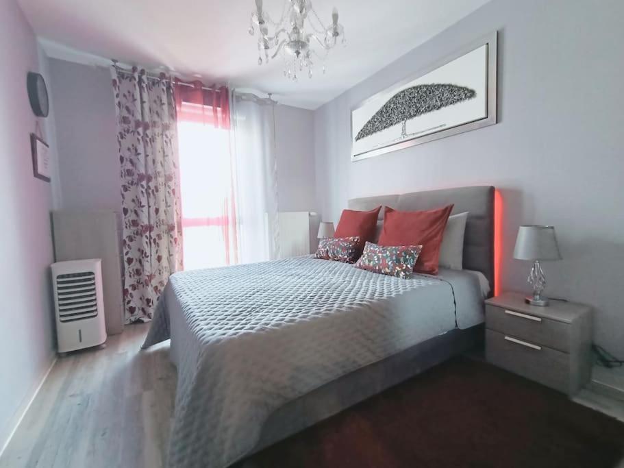 Appartement 4 Pieces - La Rose Des Yvelines - Classe 3 Etoiles Trappes Exterior foto