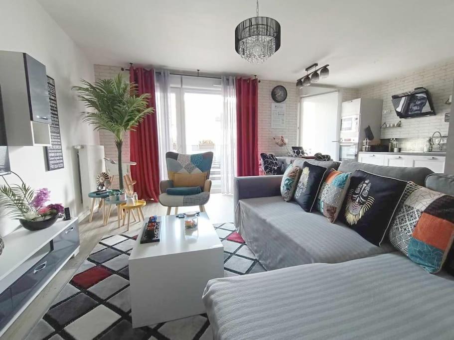 Appartement 4 Pieces - La Rose Des Yvelines - Classe 3 Etoiles Trappes Exterior foto